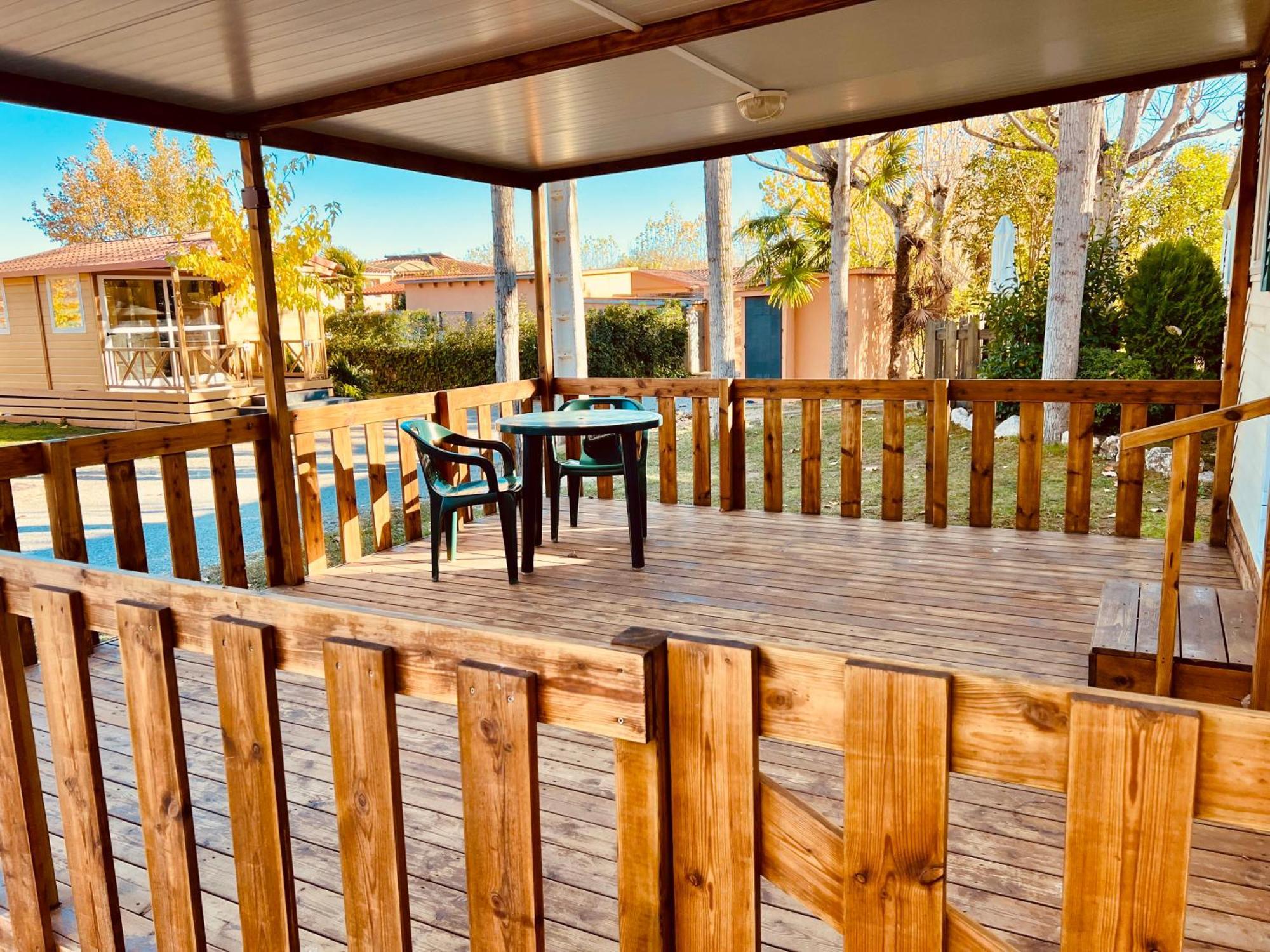 Camping Bungalow El Llac De Banyoles Porqueres Buitenkant foto