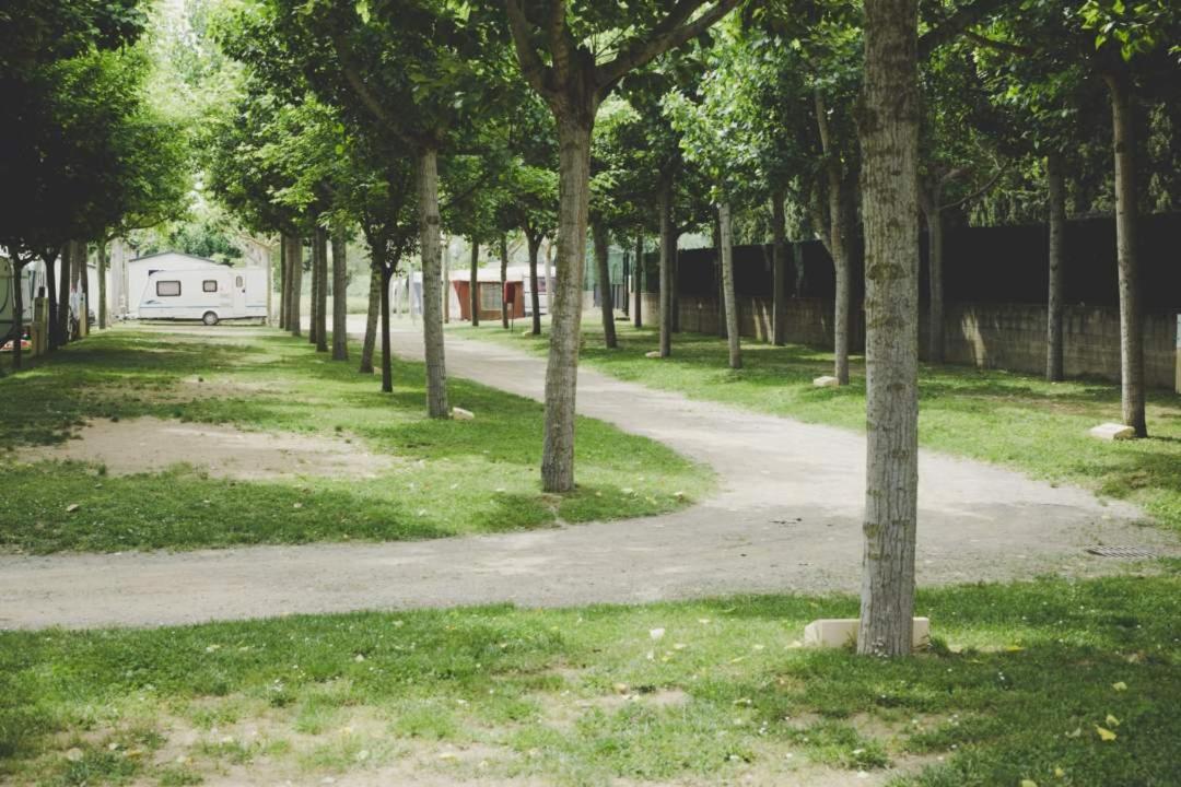Camping Bungalow El Llac De Banyoles Porqueres Buitenkant foto