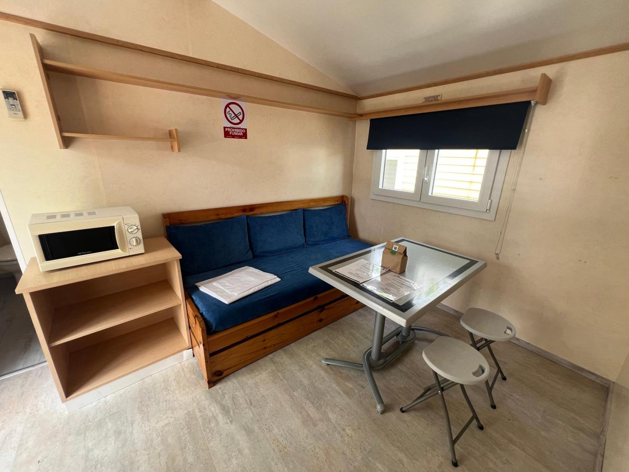 Camping Bungalow El Llac De Banyoles Porqueres Kamer foto