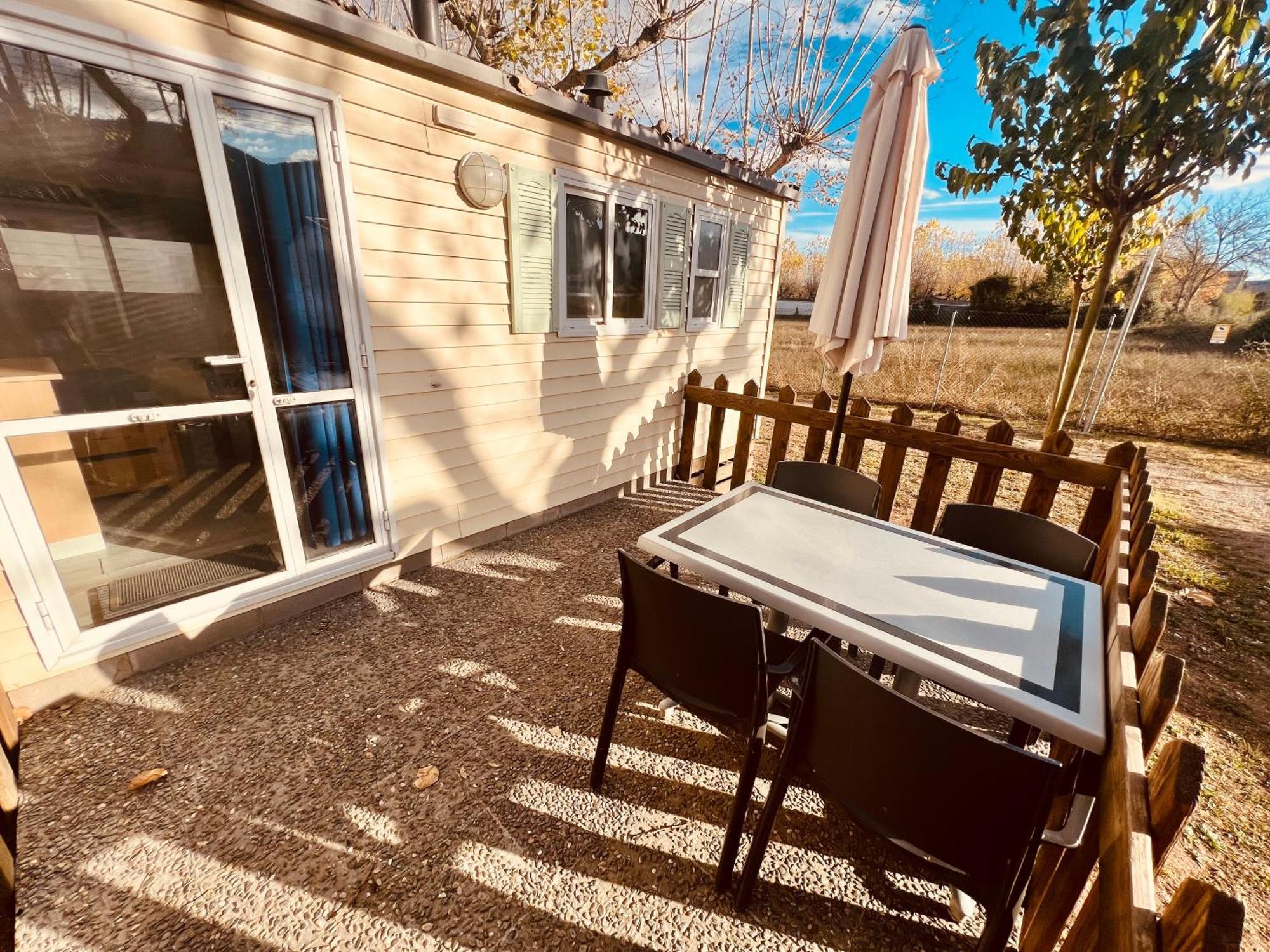 Camping Bungalow El Llac De Banyoles Porqueres Kamer foto